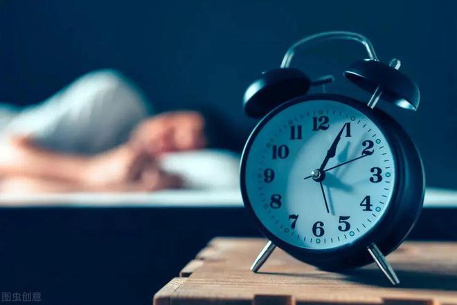 部分老年人白天卧床时间或午休时间过长（原则上建议午休不超过0.5个小时